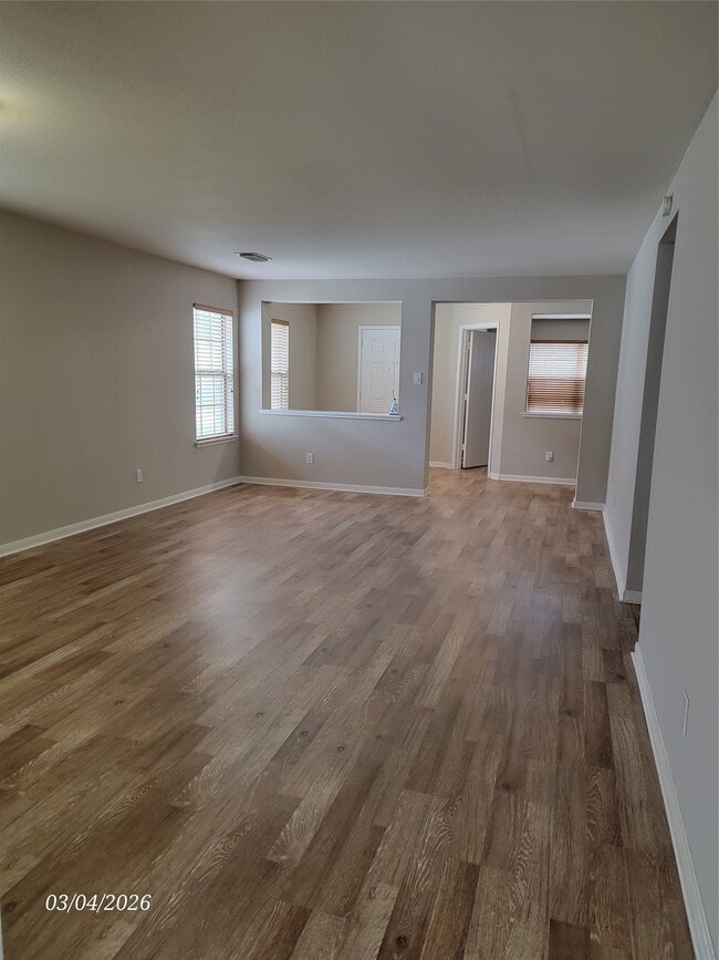 Photo - 1122 Americana Dr