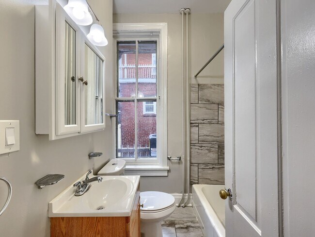Photo - 1528 Green St Unit 1