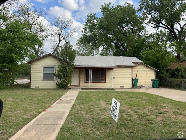 Building Photo - 1321 W Frey Rental