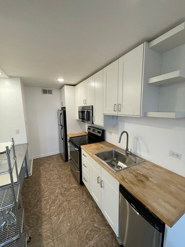 Photo - 1460 N Sandburg Ter Unit 607A