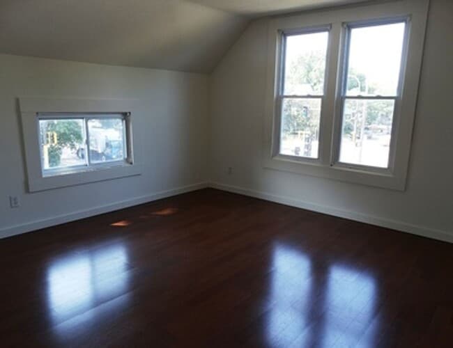 Photo - 1000 18th Ave SE Unit 2