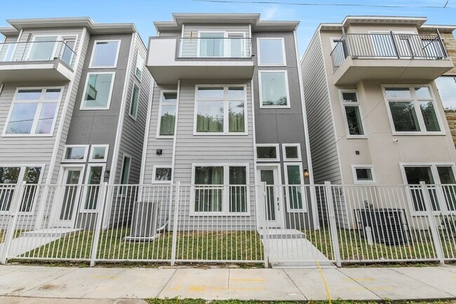 Photo - 4013 Ward St