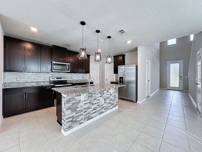 Photo - Wonderful like new and pet friendly home in Winter Haven