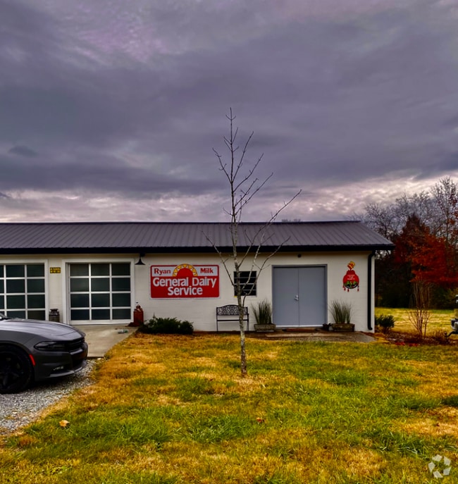 Building Photo - 4254 N Chapel Rd Rental
