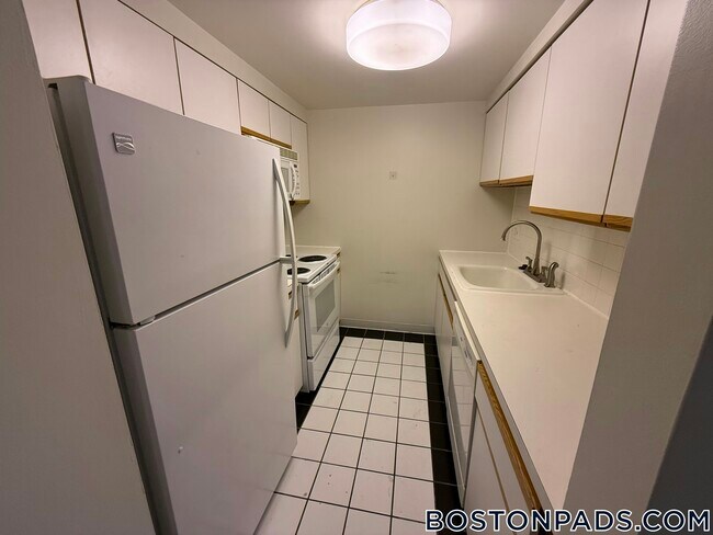 1933 Commonwealth Ave Unit 505