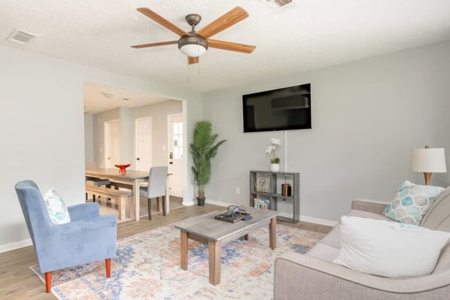 Building Photo - 5617 Ventura Dr Rental