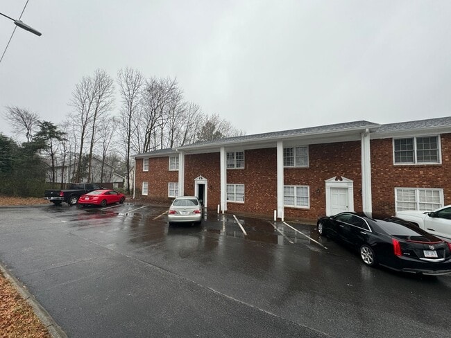 Building Photo - 2bed/1ba Apt off S Main Kannapolis close to Downtown Kannapolis & Hwy 73