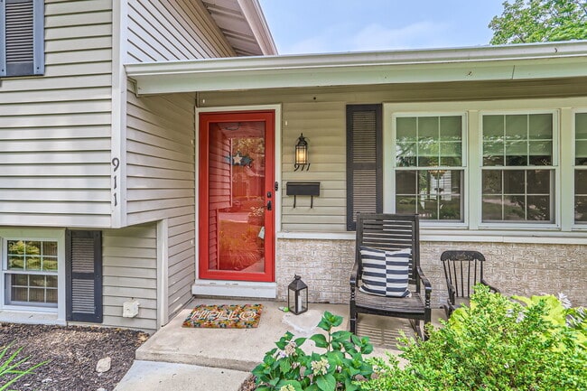 Photo - 911 Lilac Ln