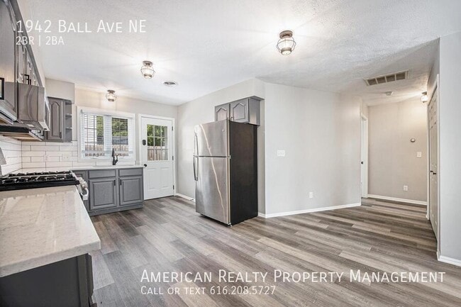 Photo - 1942 Ball Ave NE