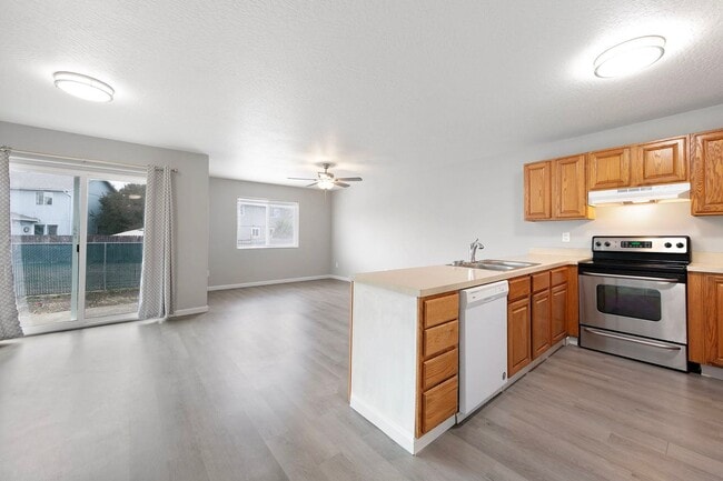 Photo - Fantastic 3-Bedroom, 1.5-Bath Duplex With ...