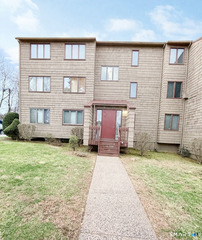 Building Photo - 210 Towne House Rd