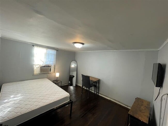Photo - 1 Room Available – Flexible Monthly Commitment | Weekly Rent Payments (Rent shown is the weekly r... Unit 10 - Large