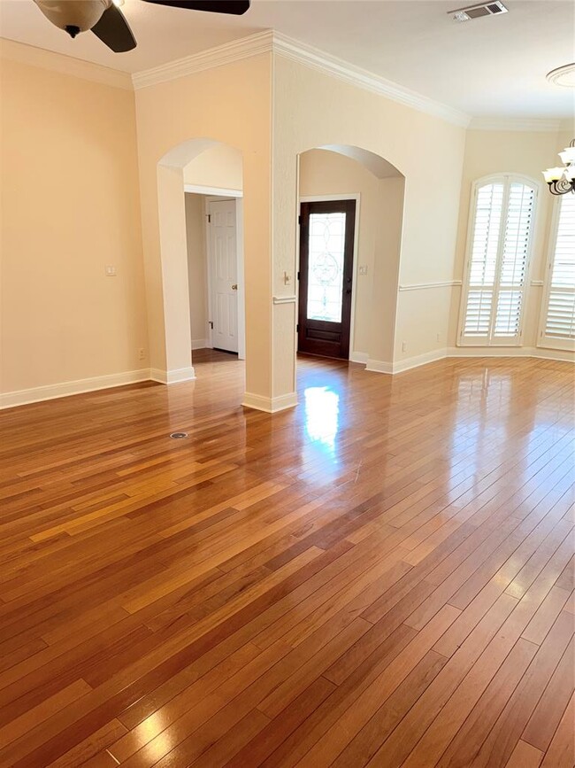 Photo - 611 Rolling Green Dr