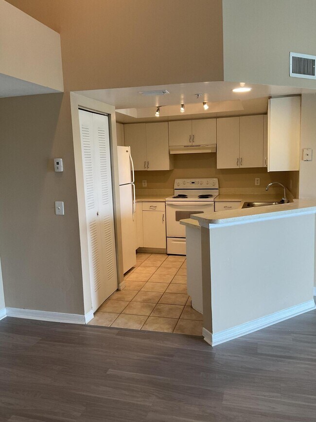 Photo - 4177 N Haverhill Rd Unit 820