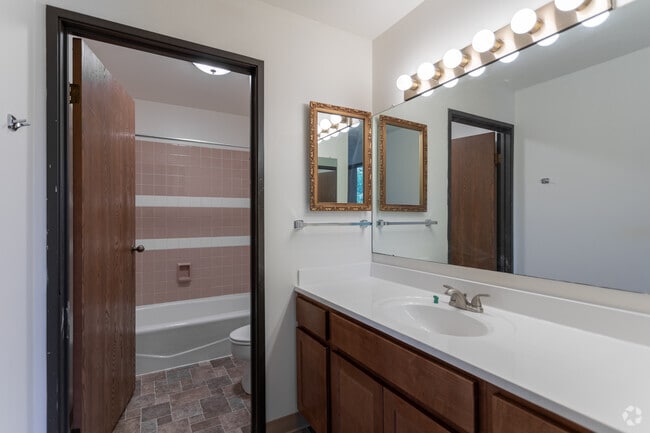 2BR, 2BA