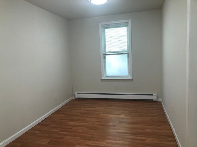 Photo - 1052 Garfield Ave