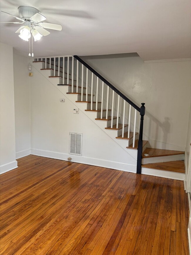 Photo - Spacious Townhouse Near Duke and Broad St / Fenced Yd Unidad 1126