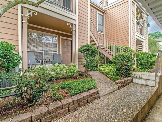 Building Photo - 1880 White Oak Dr Unit 177