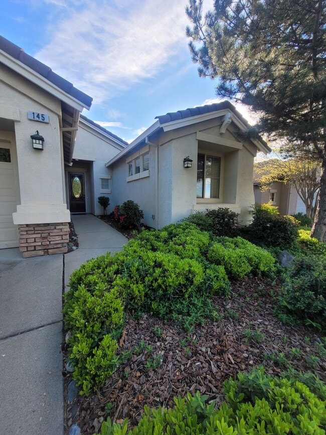 Photo - Sun City Lincoln Hills - Quiet courtyard with garden service & solar electric