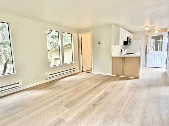 Photo - 3063 Oak Bay Rd