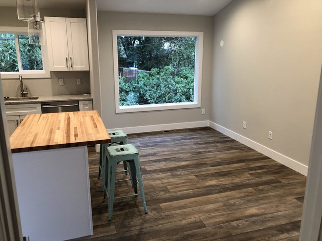 Building Photo - 304 E Elm St Unit 1 Rental