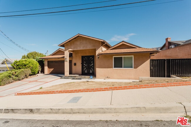 9047 Riderwood Dr