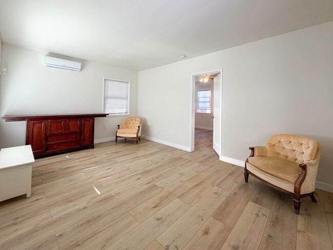 Photo - 1722 E Victoria Ave Unit A