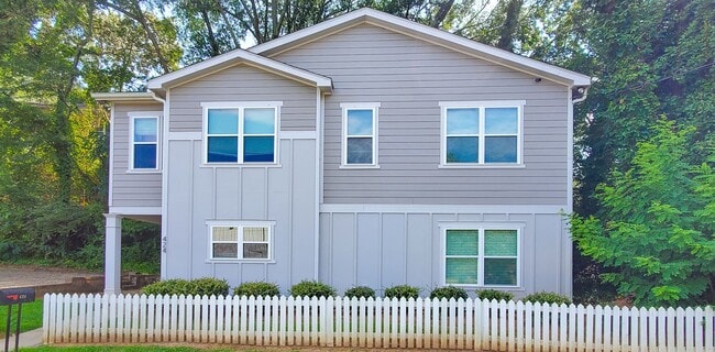 Building Photo - Preleasing for Fall 2026 - 4 Bedroom 4 Bat...