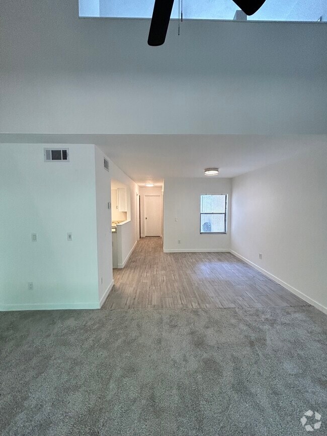 Building Photo - 7200 SW 8th Ave Unit A5 Rental