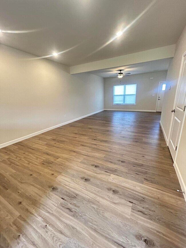 1035 Stonehaven Dr Unit 104