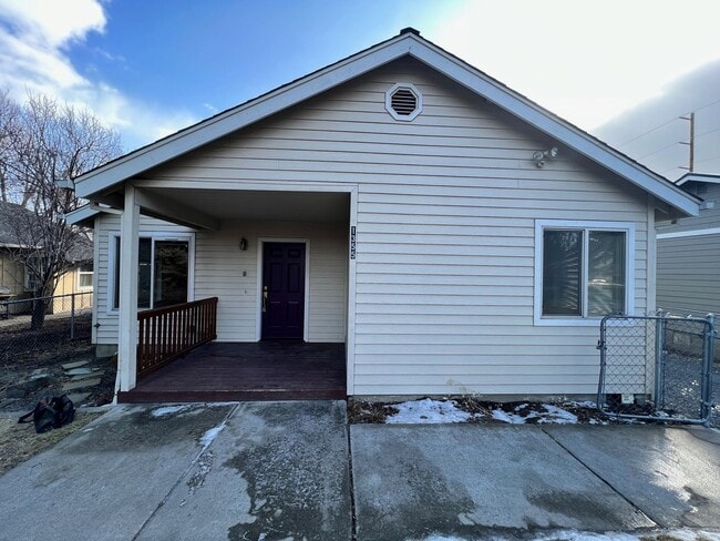Building Photo - Three Bedroom House on Bend's West Side with RV Parking