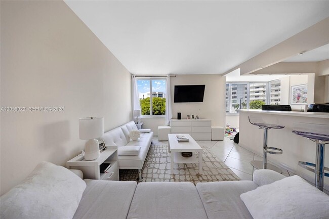 Building Photo - 250 180th Dr Unit 352