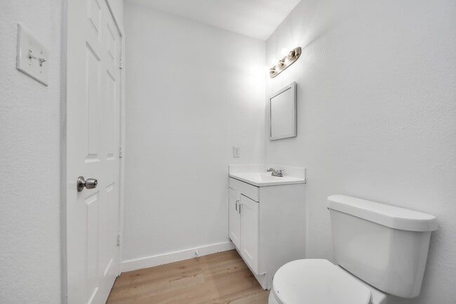 Photo - 209 Owens St