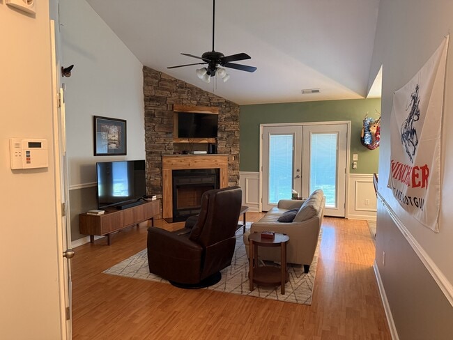 Photo - 145 Broadleaf Dr