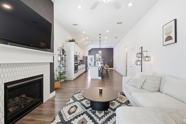 Building Photo - 2320 Stella Ln