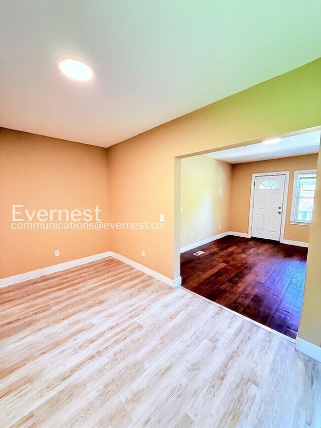 Photo - 2488 Woodmere St