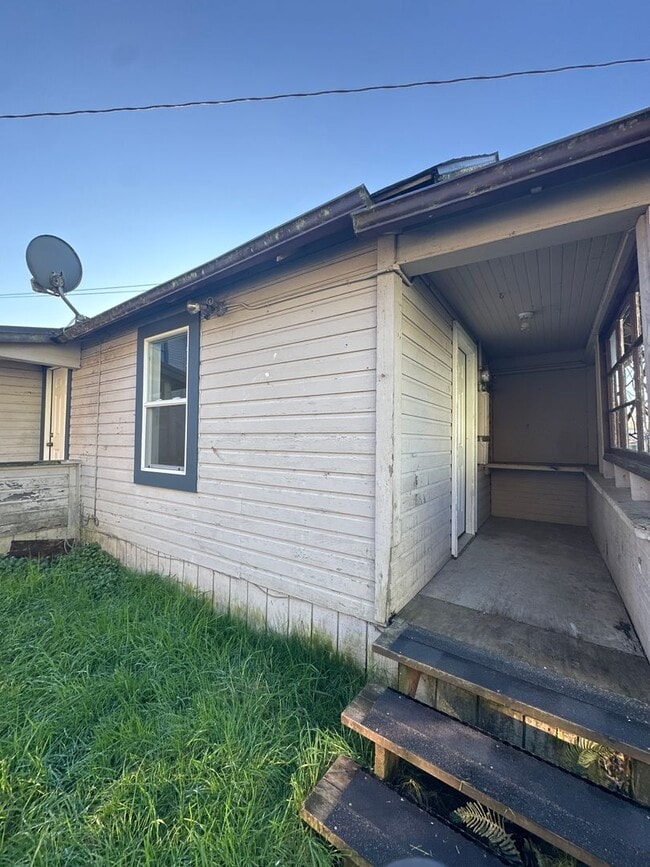 Building Photo - 918 Summit St Unit #C