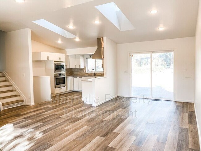 Photo - 1724 Robidoux Cir