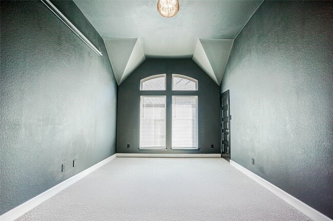 Photo - 9814 Chapman Trl