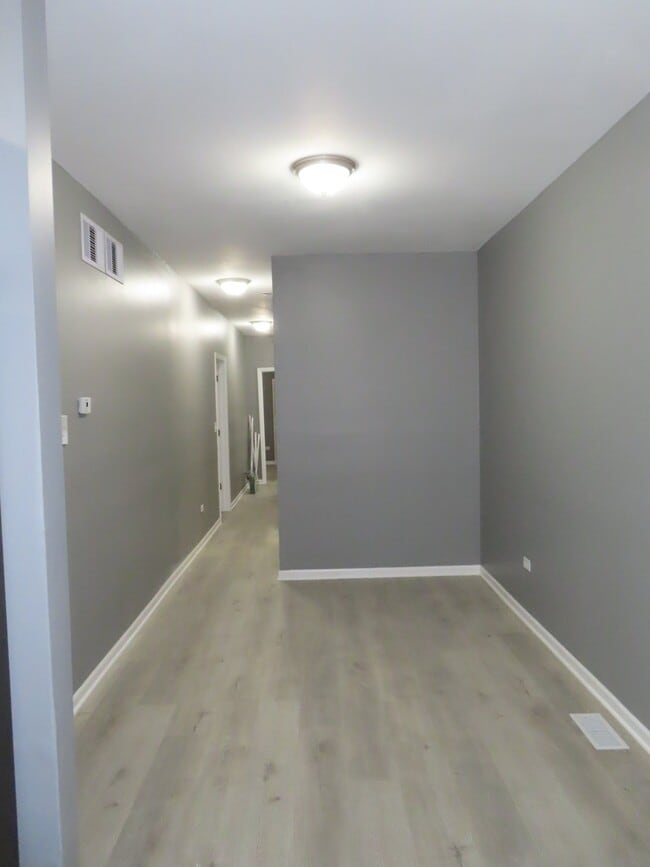 Photo - 951 W 51st St Unit 1