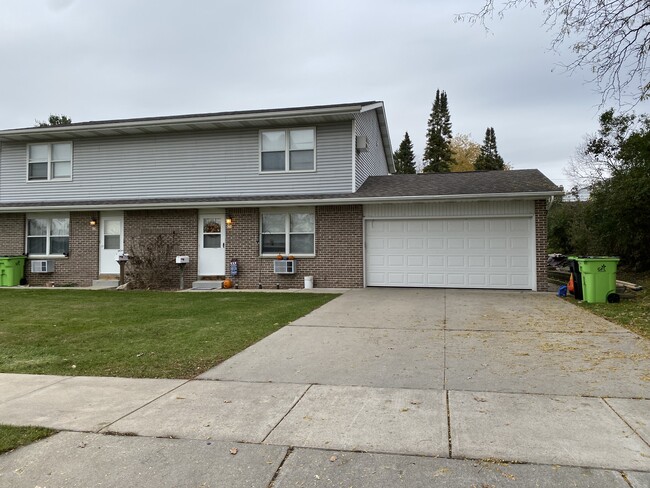 Front - 434 Pine St Townhome