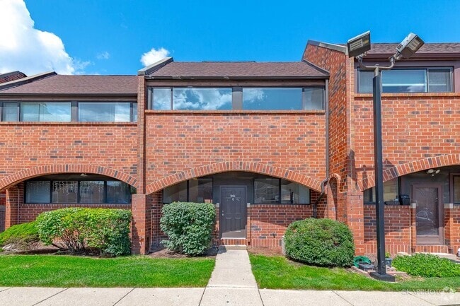 Building Photo - 901 S Racine Ave Rental