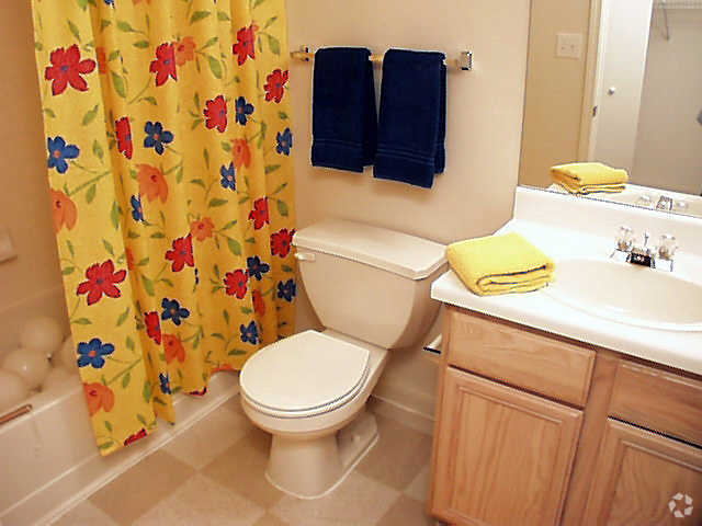 Bathroom - Legends at Virginia Center