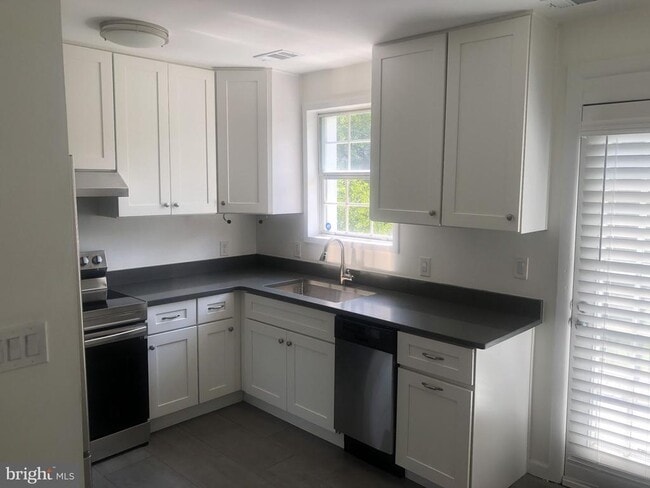 Photo - 2707 S Walter Reed Dr