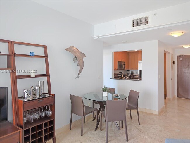 225 Collins Ave Unit 4J