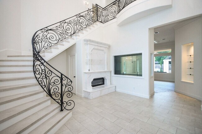 Photo - 422 Mignon Ln