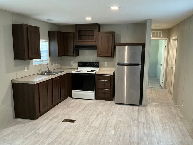 Photo - 103 Garlington Cir