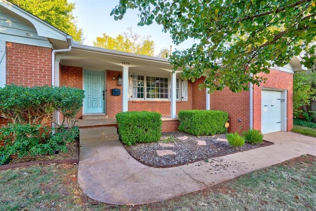 Photo - 2433 Gladstone Terrace