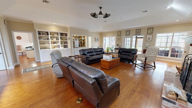 Photo - 904 Belle Arbes St