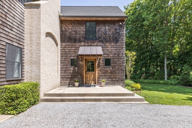 Photo - 89 Accabonac Rd